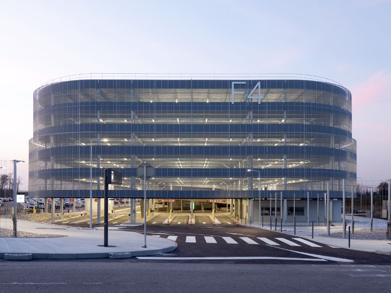 Un parking silo hors-norme transforme l'aéroport de Bâle-Mulhouse-Fribourg