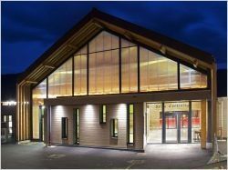 Une école inspirée de l'architecture des séchoirs à tabac d'antan
