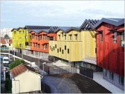 Des pavillons acidulés pour un collège