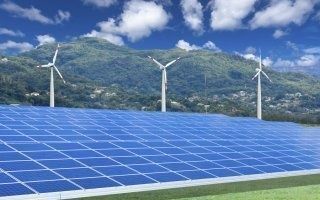 Énergies renouvelables : la croissance des parcs éoliens et photovoltaïques au ralenti
