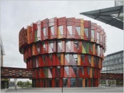 Des écailles colorées pour la façade d'un immeuble (diaporama)