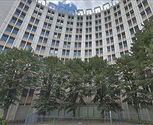 Des militants du DAL et des sans-abris évacués de l'ex-siège de la brigade financière à Paris