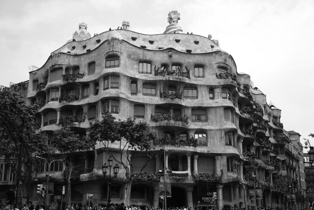 La Pedrera de Gaudi à Barcelone : une sculpture habitée de sept étages