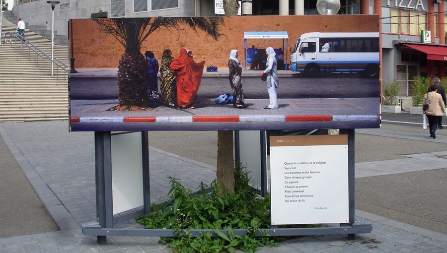 Un photographe d'architecture capture nos moments d'attente en ville