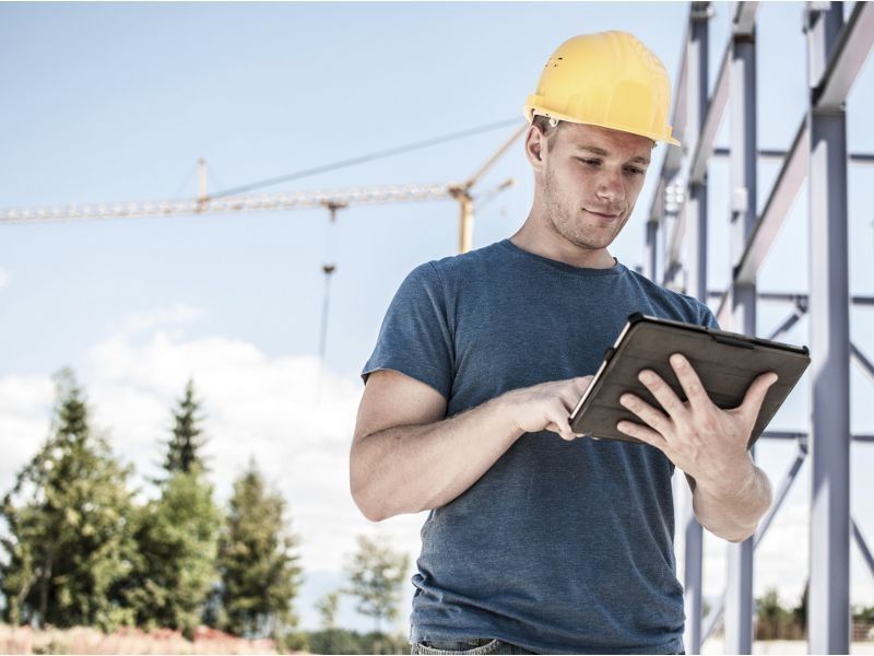 Artisans et architectes : tous égaux devant Internet ?
