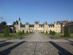 Elle offre 15.000 € pour restaurer l'escalier du Château de Fontainebleau