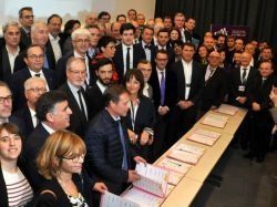 Julien Denormandie signe la charte "Bâtiment connecté, bâtiment solidaire"
