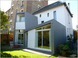 Une extension en L adossée à une maison des années 30