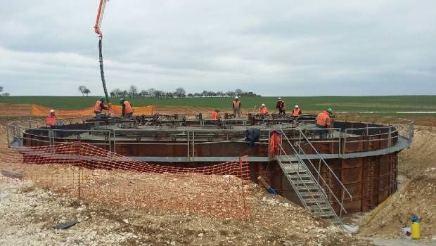 Des socles en béton pour les éoliennes de Pougny