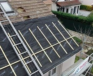 Isolation d'une toiture par l'extérieur d'une maison Phénix dans les Yvelines avec Triso-Toiture