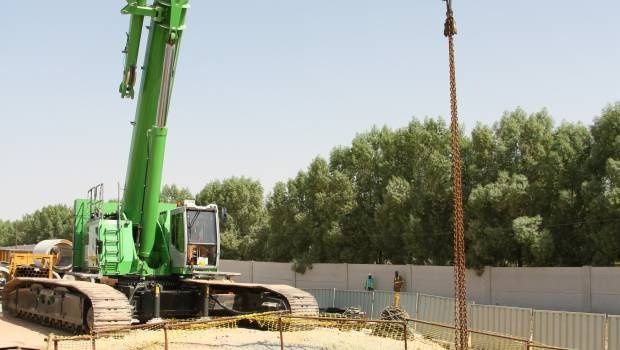 Grande grue Sennebogen pour petits tunnels à Dubaï