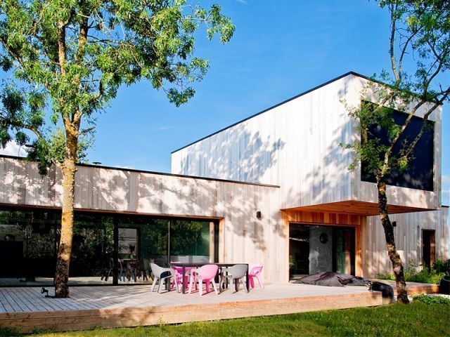 Une maison d'architecte construite entre les arbres