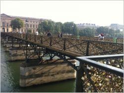 Le Pont des arts, victime de l'amour