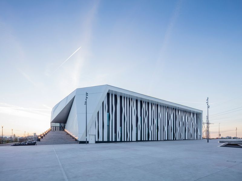 Aren'Ice, un bloc de glace émerge à Cergy-Pontoise