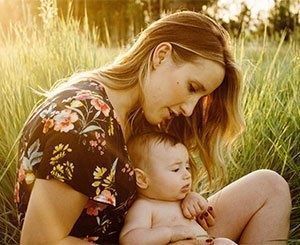 Un bébé mais pas de toit : de plus en plus de femmes sans logement à la sortie des maternités