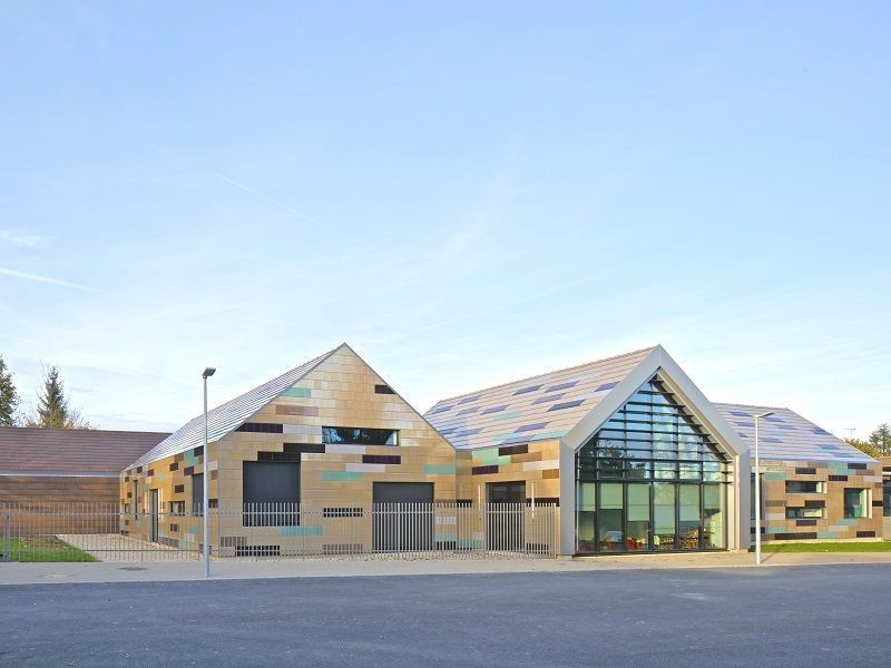 Une école semblable à des petites maisons de pain d'épice