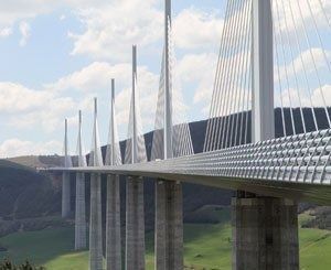 Coup d'envoi de la destruction du pont qui a endeuillé Gênes en Italie