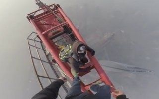 Deux Russes escaladent les 650m de la Shanghai Tower (Vidéo)