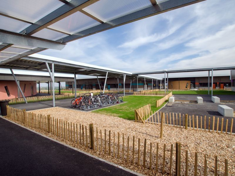 Un collège pousse parmi les vignes de Beaujolais