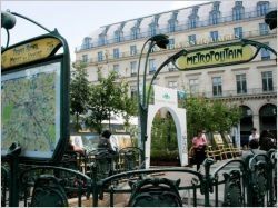 Une forêt sur le parvis du Palais-Royal