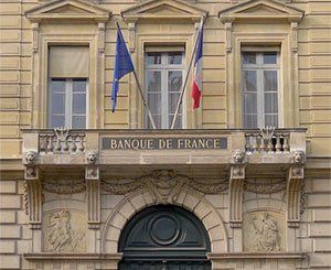 La France maintient une attitude de prudence sur le crédit face à des risques élevés