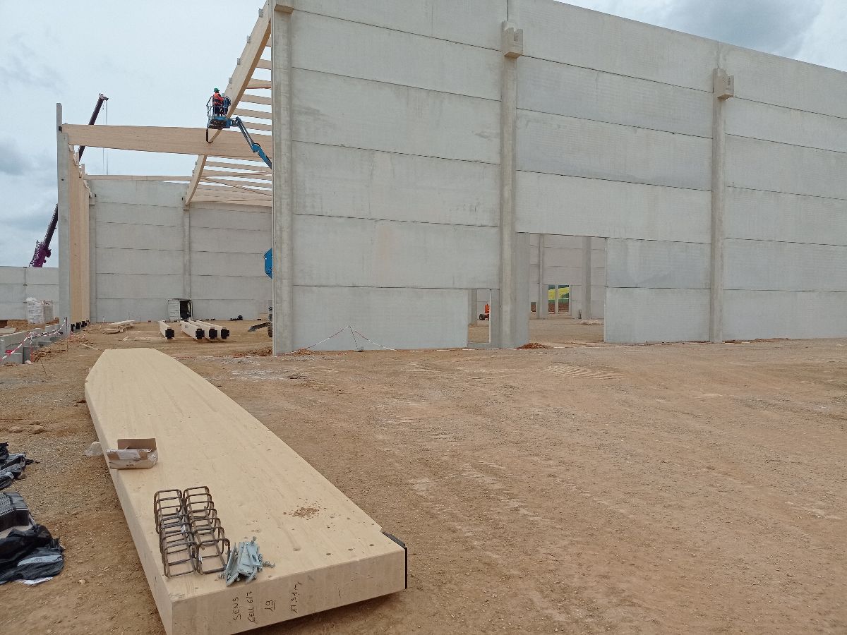 Préfabrication béton : le bâtiment plonge, les TP surnagent... provisoirement