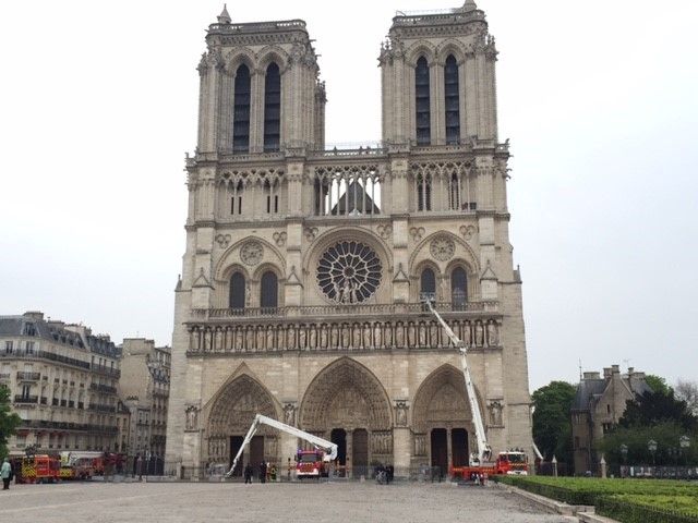 Notre-Dame de Paris : béton et bois prêchent pour leurs paroisses