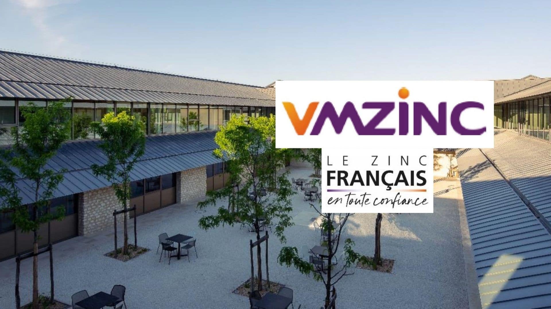 La robe en ZINC  QUARTZ-ZINC DE VMZINC enveloppe les bureaux de la maison RÉMY MARTIN à  Merpins 16