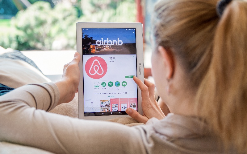 r gulation d airbnb les d put s ps r agissent au report de la proposition de loi