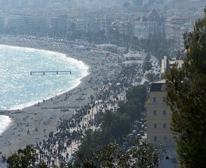 Nice célèbre les 200 ans de sa promenade des Anglais qui longe la Méditerranée