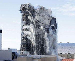 Un ancien casino de Trump démoli par implosion à Atlantic City