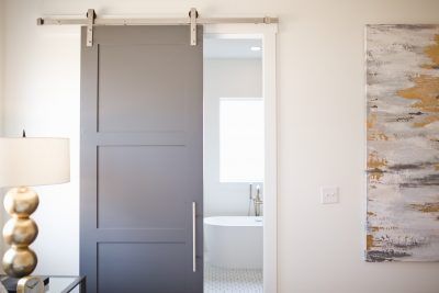 Rénovation ou travaux dans votre maison : optez pour des portes coulissantes