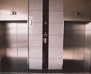 Les charges d'ascenseur doivent tenir compte de l'étage