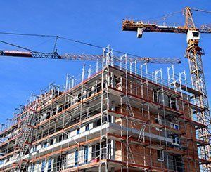 Les mises en chantier et permis de construire de logements neufs poursuivent leur baisse