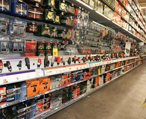 Le marché du bricolage durement touché par la crise de l'immobilier et les incertitudes économiques