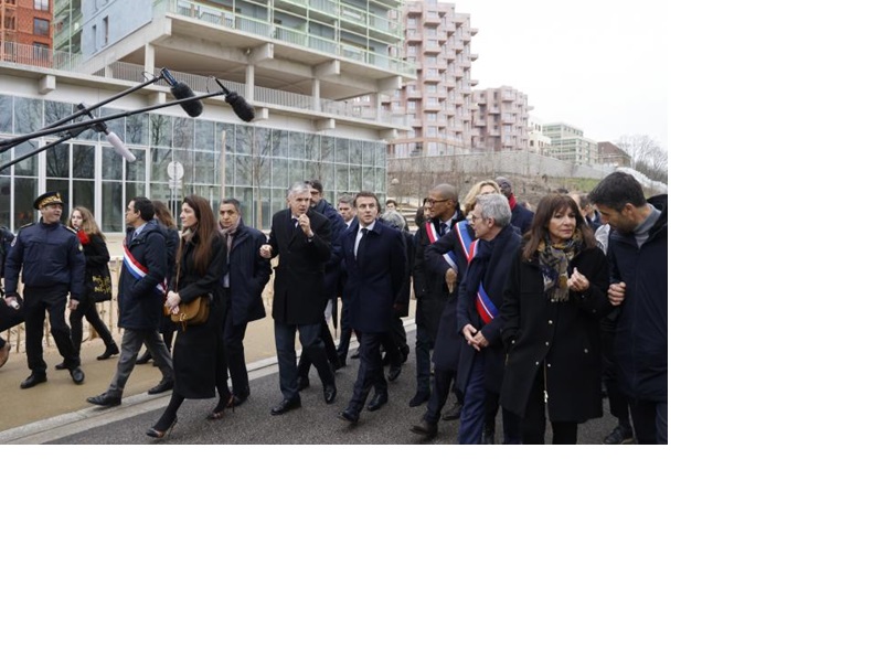 Emmanuel Macron inaugure le village olympique en Seine-Saint-Denis