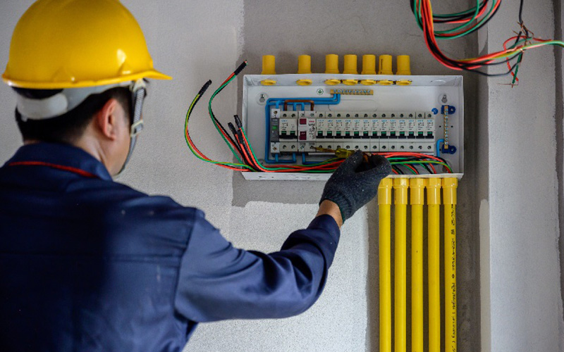 salaire btp focus sur le metier d electricien