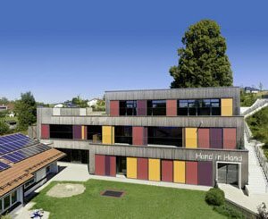 Les protections solaires les plus colorées de Bavière pour le jardin d’enfants de la commune de Betzigau