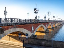 Le chantier exceptionnel du pont de pierre à Bordeaux