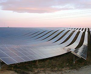 Inauguration d'une centrale photovoltaïque avec stockage en Corse