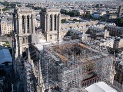 Le parvis de Notre-Dame de Paris fermé pour cause de "poussières de plomb"