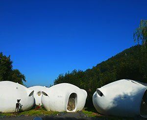 Les maisons-bulles Häusermann dans les Vosges adjugées 360.000 euros