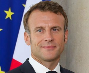 Macron s'adresse aux Français pour tenter de s'extirper de la crise