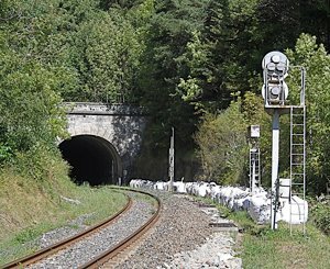 A la frontière franco-italienne, les retards d'un tunnel renforcent l'isolement