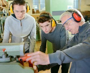 Apprentissage : trois fédérations patronales opposées à la fin d'une aide à l'embauche