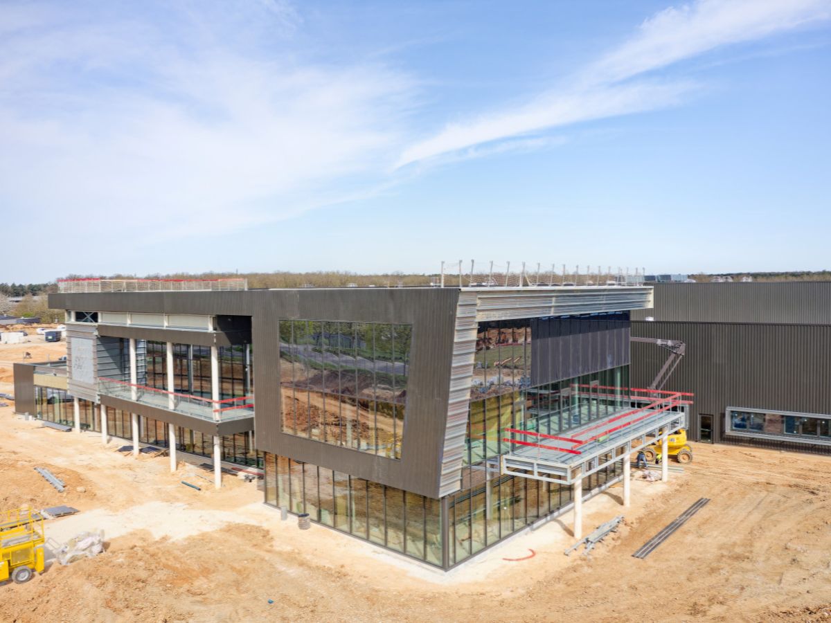 Sisley se construit un nouvel écrin haut de gamme et durable