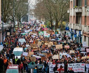 Manifestation en Serbie après l'effondrement d'un toit de gare, la démission d'un ministre réclamée