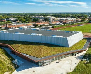 Ecovegetal a fourni le système Pente de 3 à 45% pour végétaliser l’espace sportif du lycée Dinah Deryck, situé à Villeneuve d’Ascq (59)