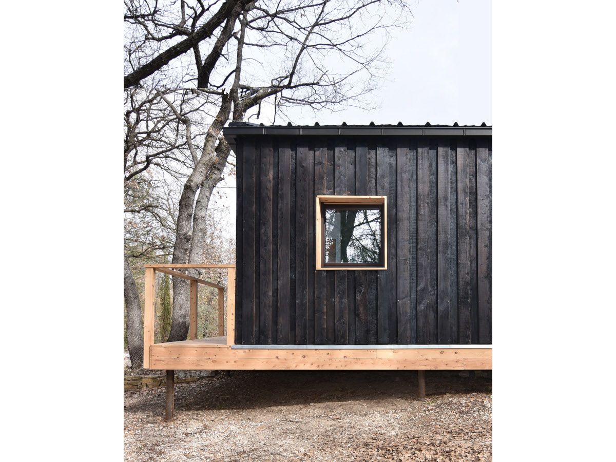 Une extension pensée comme une cabane en bois offre plus d'espace à cette maison