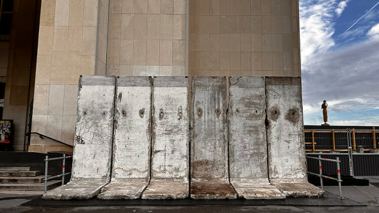 Le Mur de Berlin. Un Monde Divisé